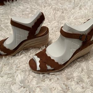 Women’s Lucky Brand Sandals Size 8-style is LK-Marleigh